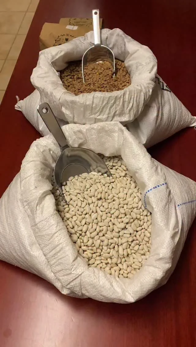 Φασόλια και φακές, οι πρωταγωνιστές της Σαρακοστής!

#whitebeans #legumes #lentils #seasonalfood