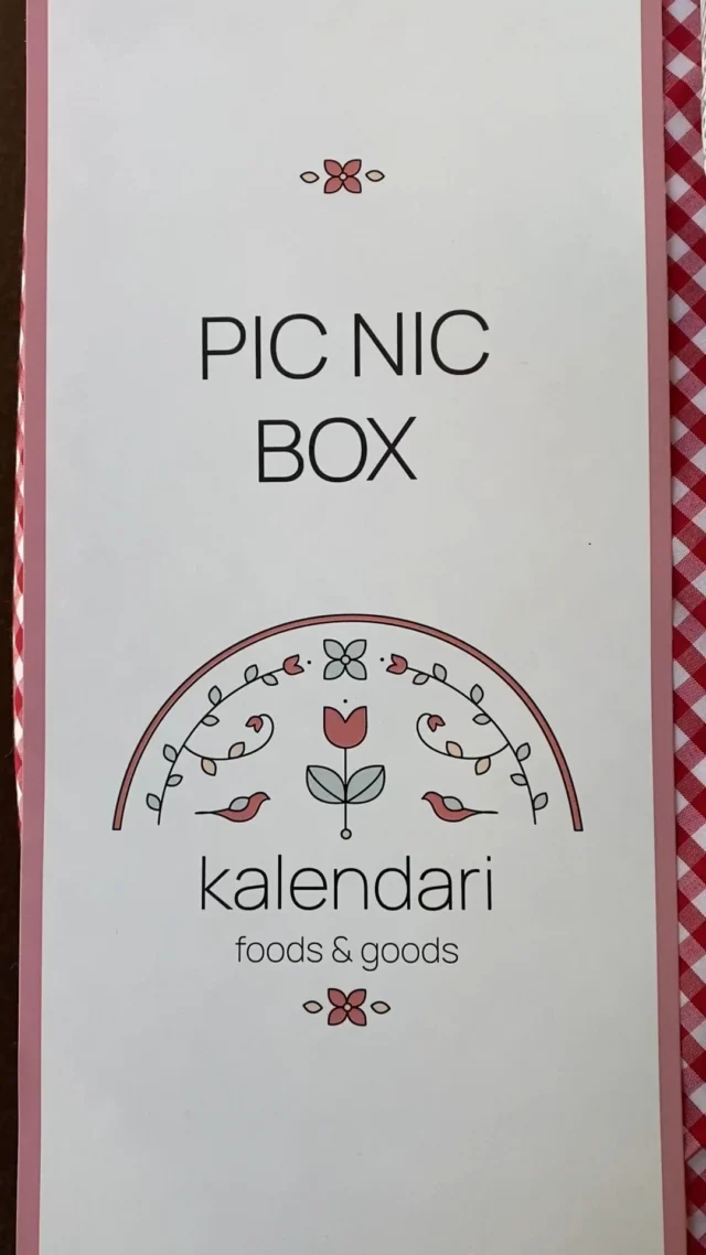 Pic nic box!
Ένα κουτί που περιέχει όλα όσα θα χρειαστούμε για μία ημερήσια εξόρμηση στη φύση! 

link in bio

#picnic #nature_lovers #seasonal #outdoor_activities #spring