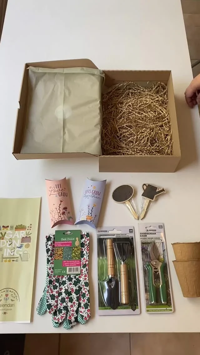 Gardening box! Ένα κουτί για να αποσυμφορήσει την καθημερινότητα μας!

Link in bio

#gardening #springvibes #seasonal #spring #flowers