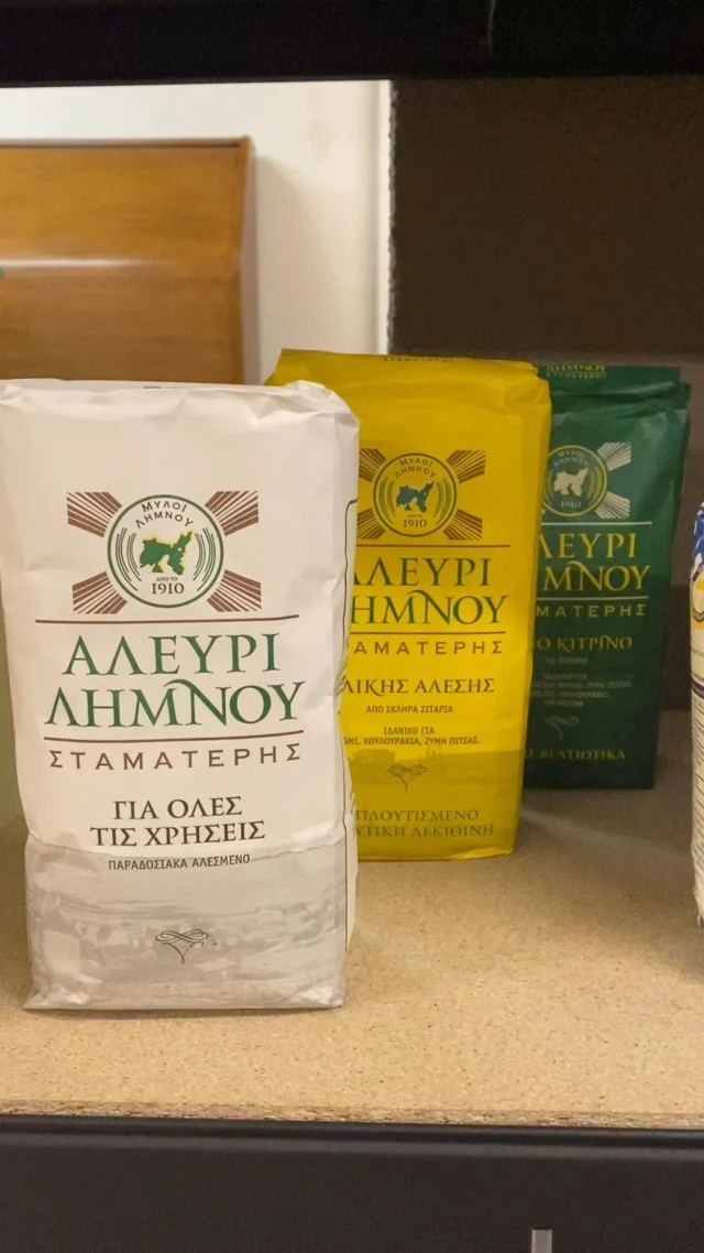 Διάλεξε απο τα εξαιρετικά άλευρα που έχουμε φέρει στο Kalendari @limnosflourstamateris @myloirodias @giannakopoulosmills 

Μπες στο site μας link in bio

#limnosflourstamateris #myloirodias #giannakopoulosmills #flour #breadbaking #piemaking