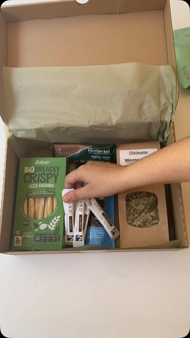 Η Κατερίνα, ζήτησε να δημιουργήσουμε ένα snack box για να κάνει δώρο στη συνάδελφο της, που ξεχνάει να τρώει snack! 😋
Ας φτιάξουμε μαζί το δικό σου box για όποια περίπτωση θέλεις σε όποιο budget θέλεις! 
#snack #snackbox #summer #seasonalfood #july
